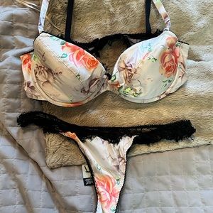 Beautiful luxury vintage bra and panties ID Sassieri.